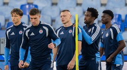 Hráči ŠK Slovan Bratislava, zľava Alexej Maroš, Danylo Ignatenko, Nino Marcelli, Sandro Cruz a Suleiman Camara.