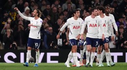 Tottenham Hotspur oslavuje gól.