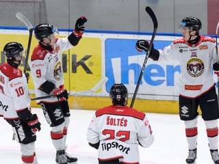 Radosť hráčov Banskej Bystrice po góle.