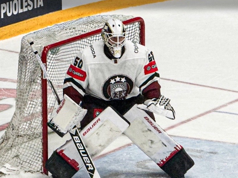 Lotyšský brankár.