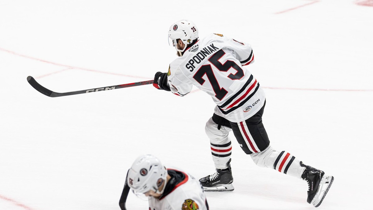 Matúš Spodniak v drese Rockford IceHogs.