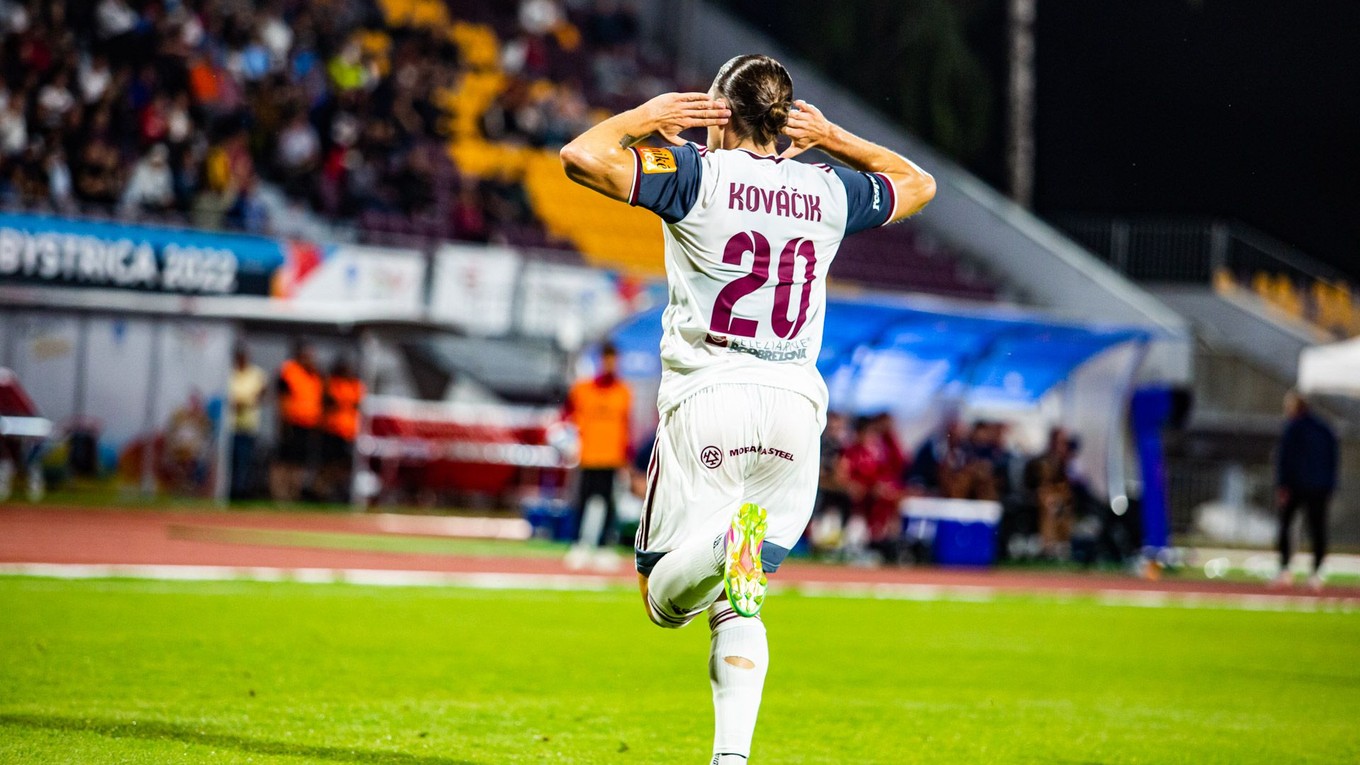 Peter Kováčik v drese FK Podbrezová.