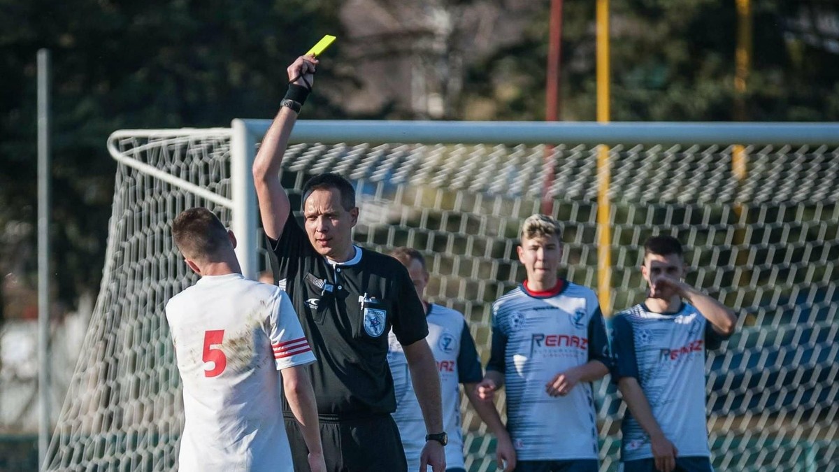 Fyzické násilie či nadávky divákov. Najlepšie je, keď oba tímy chcú hrať futbal, hovorí rozhodca