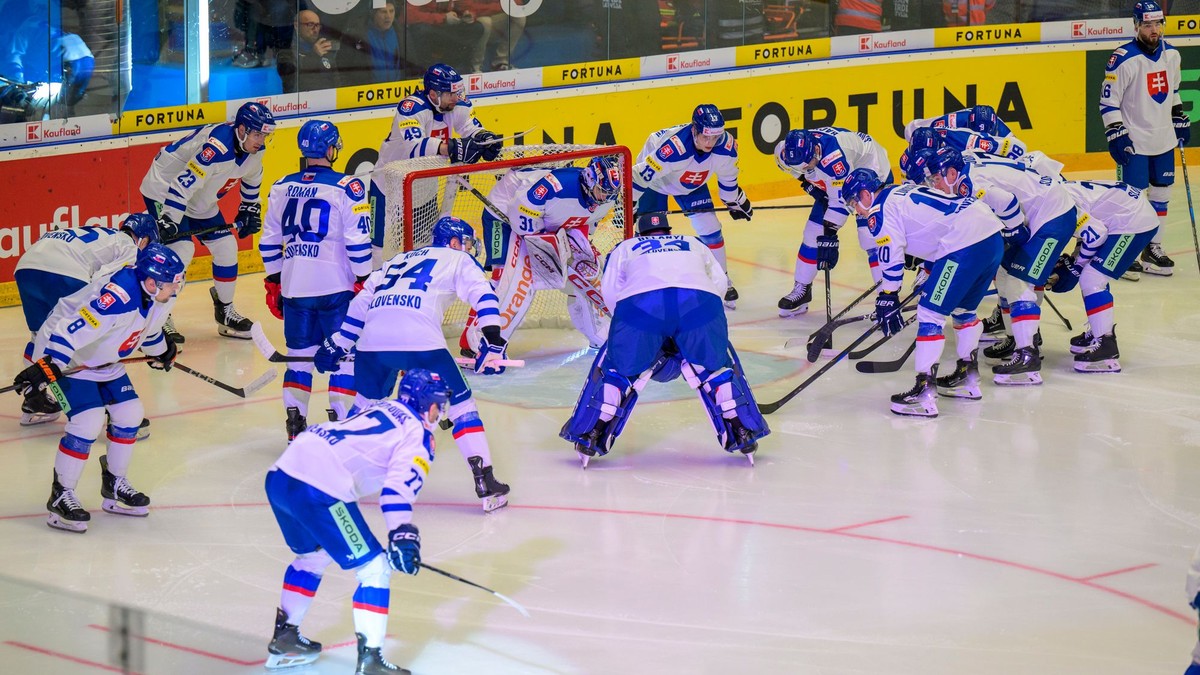 Slovenskí hokejoví reprezentanti pred Vianočným Kaufland Cupom 2024.