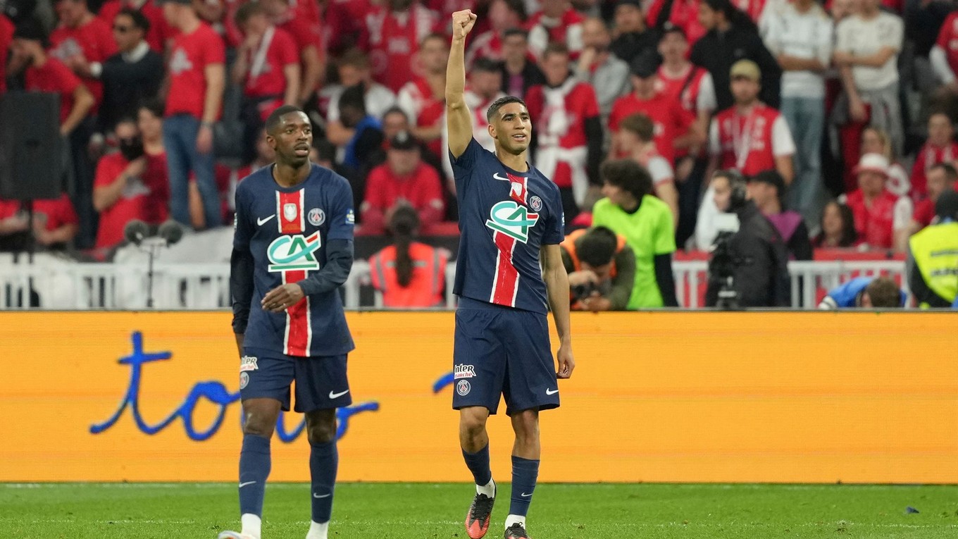 Achraf Hakimi oslavuje gól. 