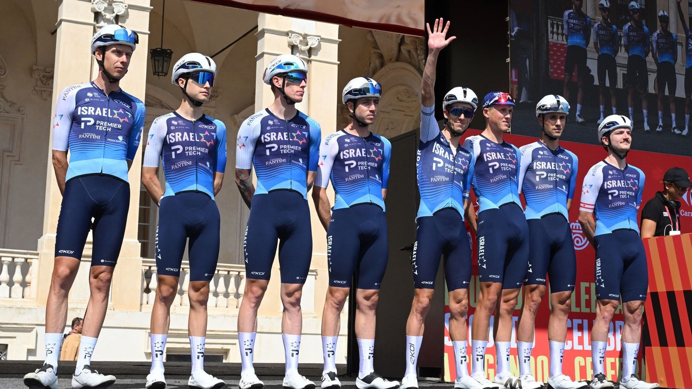 Cyklisti tímu Israel - Premier Tech.