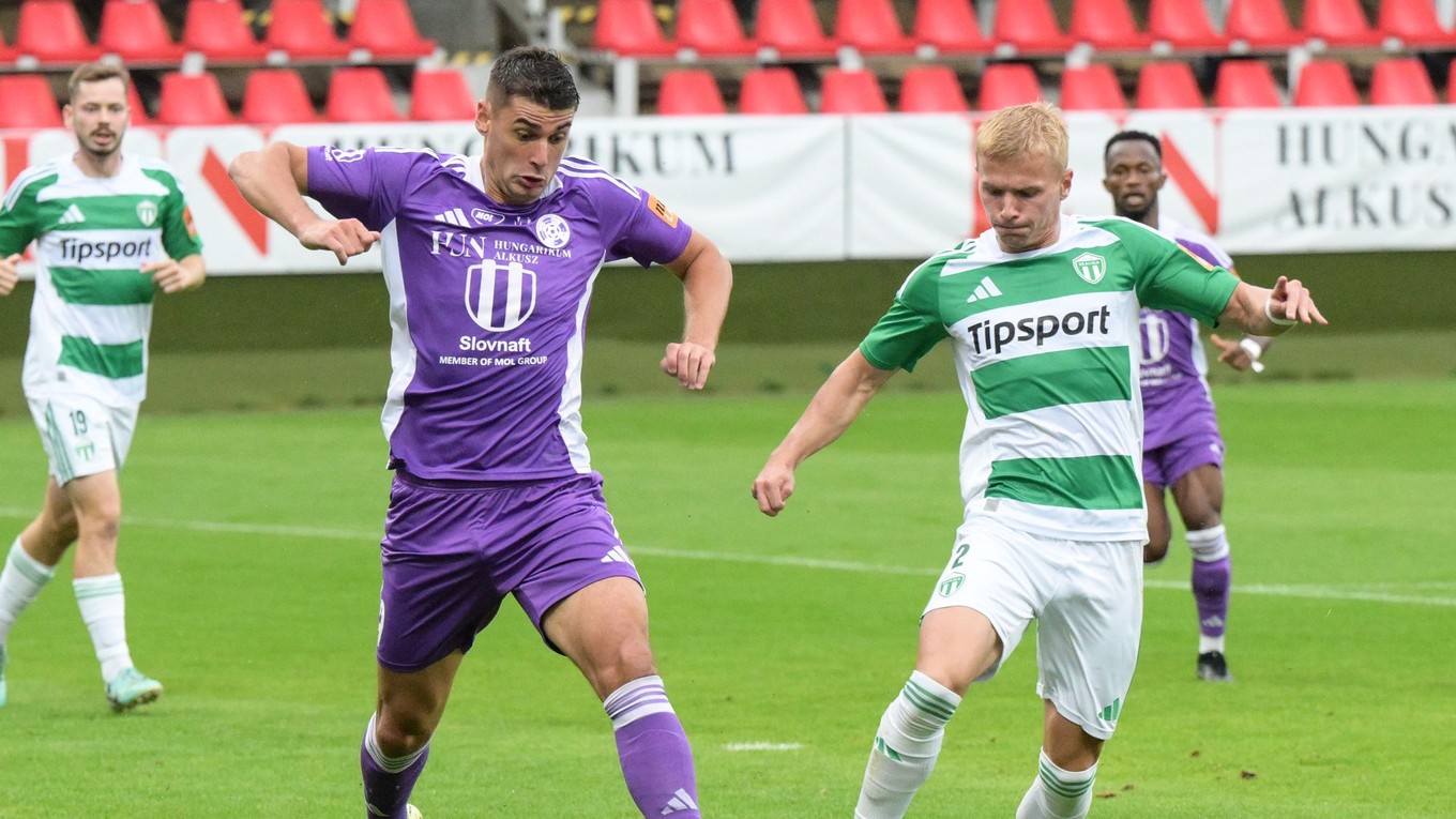 Martin Boďa (Komárno) a Lukáš Šimko (Skalica) v zápase 6. kola Niké ligy.