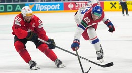Jachym Kondelik a Roman Josi v zápase Švajčiarsko - Česko na MS v hokeji 2024