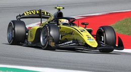 Český pretekár F2 Roman Staněk na monoposte tímu Invicta Racing.