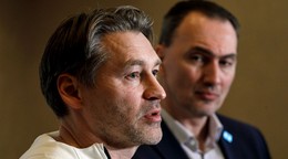 Na snímke sprava prezident SZĽH a generálny manažér reprezentácie Miroslav Šatan a hlavný tréner Vladimír Országh.