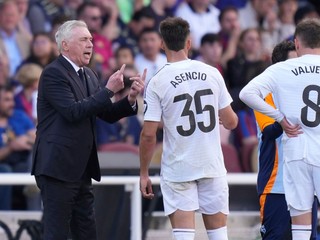 Futbalisti Realu Madrid s trénerom Carlom Ancelottim.