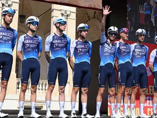 Cyklisti tímu Israel - Premier Tech.