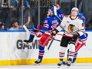 Adam Sýkora oslavuje prvý gól v NHL