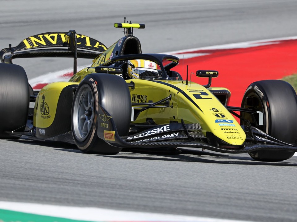 Český pretekár F2 Roman Staněk na monoposte tímu Invicta Racing.