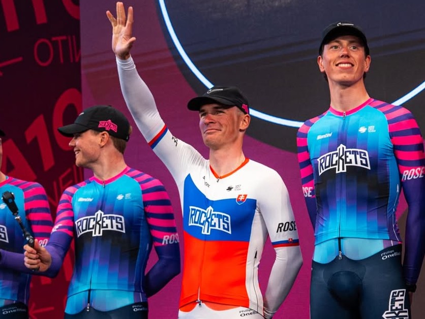 Lukáš Kubiš a tím Unibet Rose Rockets počas prezentácie tímov pred Giro d'Italia 2026.