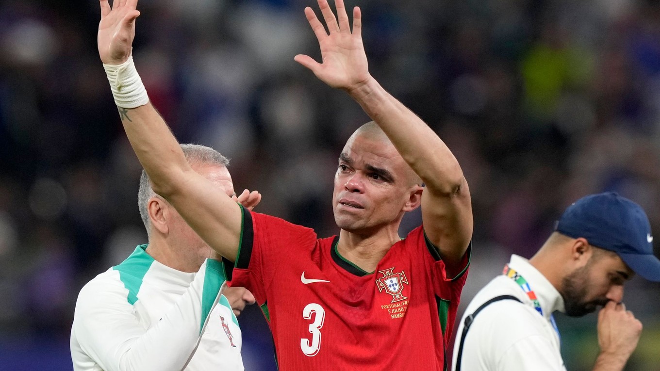 Portugalčan Pepe po neúspešnom rozstrele s Francúzskom na EURO 2024.