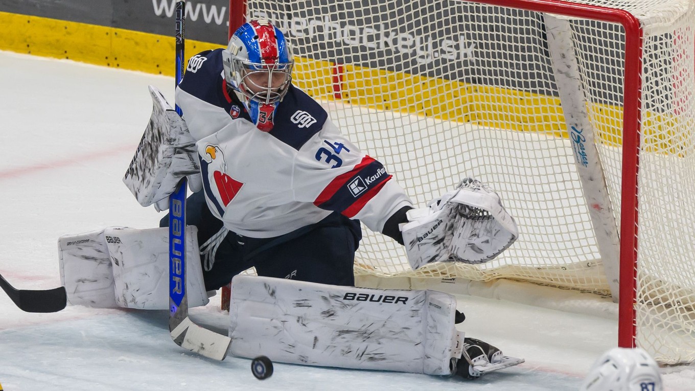 Na snímke Andrey Šutov (Slovan) počas 10. kola Tipos extraligy HC Slovan Bratislava - HK Spišská Nová Ves.