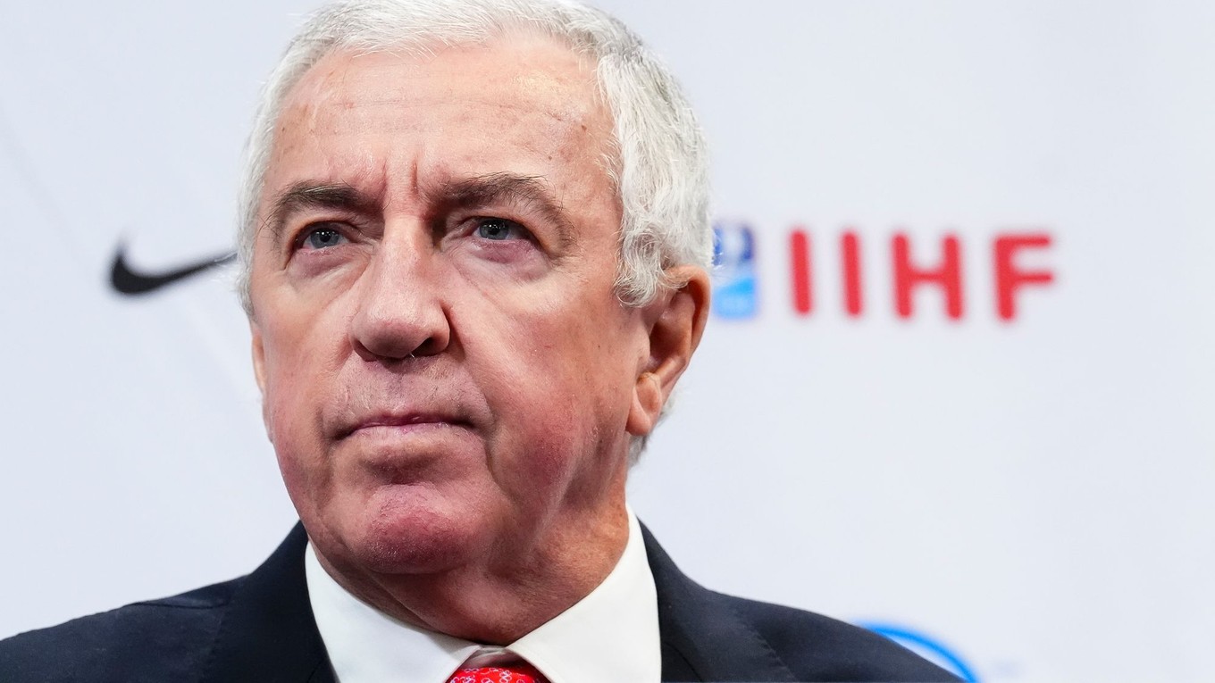 Prezident IIHF Luc Tardif počas tlačovej konferencie na MS v hokeji do 20 rokov 2025 