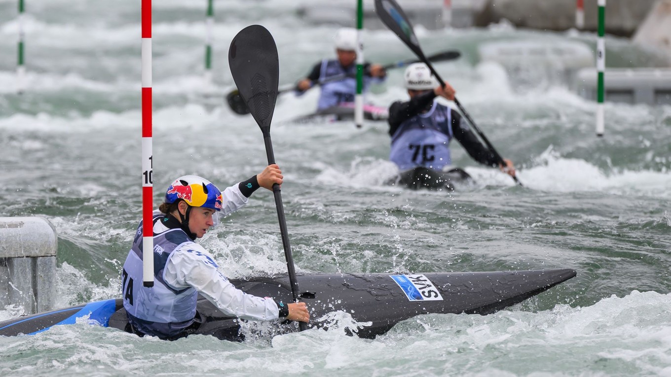 Na snímke spredu slovenské kanoistky Zuzana Paňková, Soňa Stanovská a Emanuela Luknárová, archívny záber.