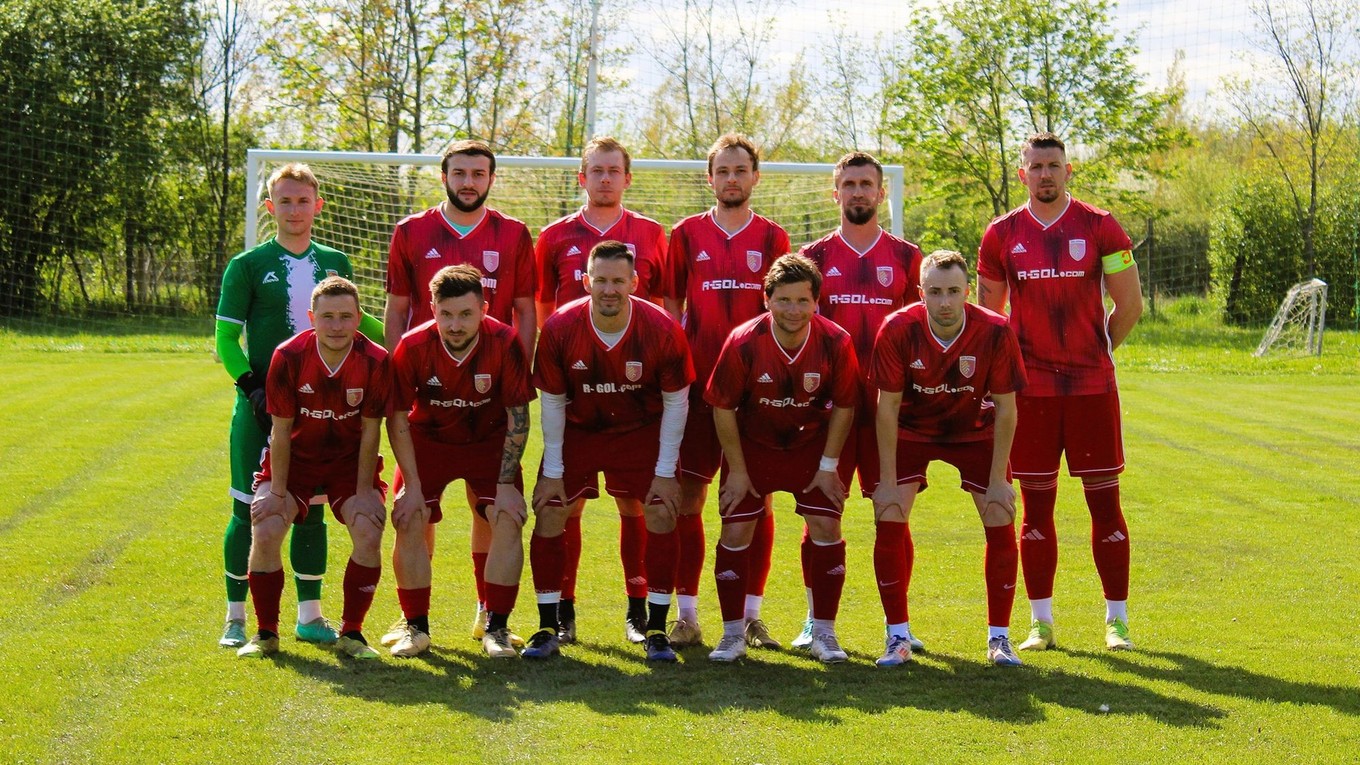 Šiestoligový klub OŠK Lipová vybojoval historickú bronzovú priečku.  