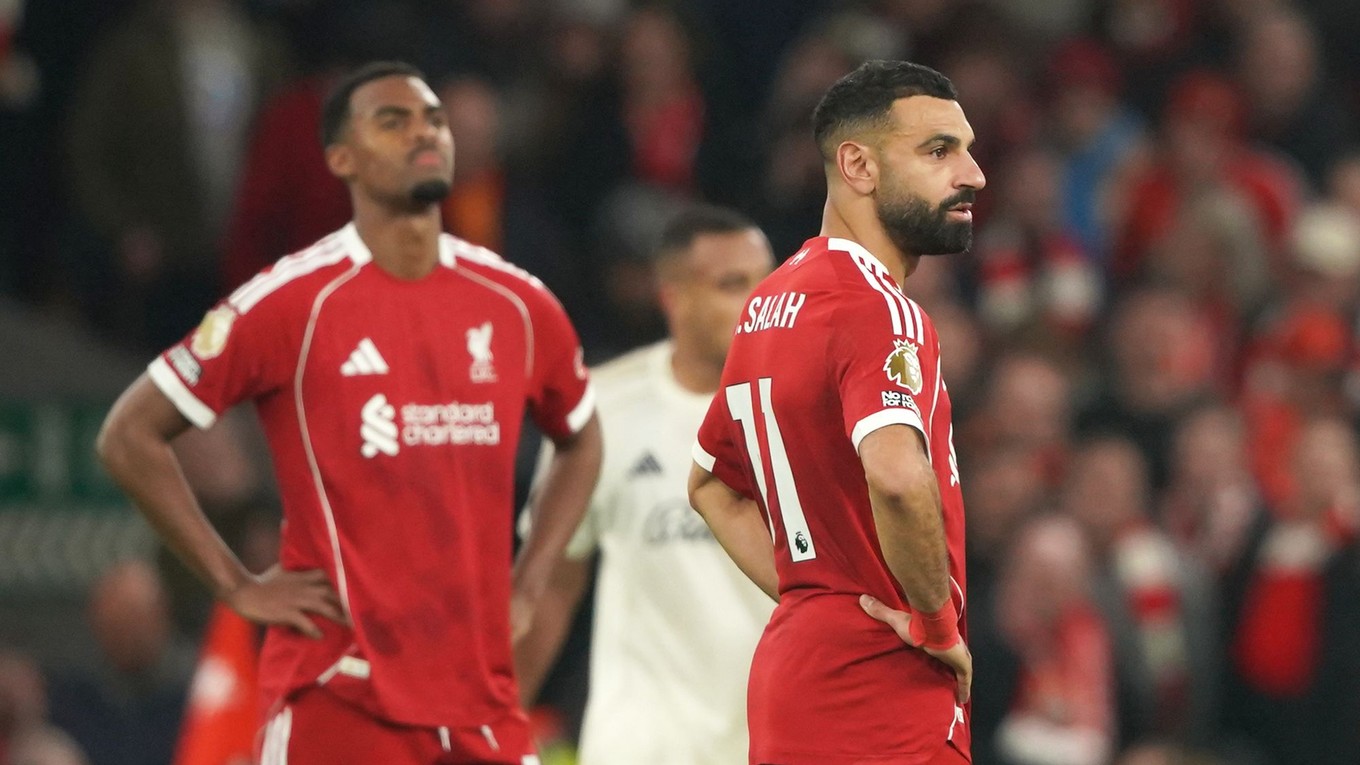 Mohamed Salah a Ryan Gravenberch smútia. 