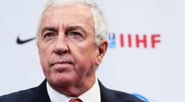 Prezident IIHF Luc Tardif počas tlačovej konferencie na MS v hokeji do 20 rokov 2025 