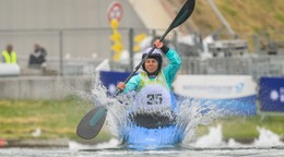 Slovenská vodná slalomárka Emanuela Luknárová v trialovej jazde počas pretekov v kategórii kajak cross na ME vo vodnom slalome.