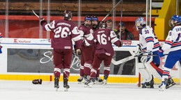 Momentka zo zápas USA - Lotyšsko na MS hráčov do 18 rokov.