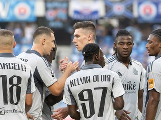 Radosť hráčov Slovana po góle v zápase Niké ligy.