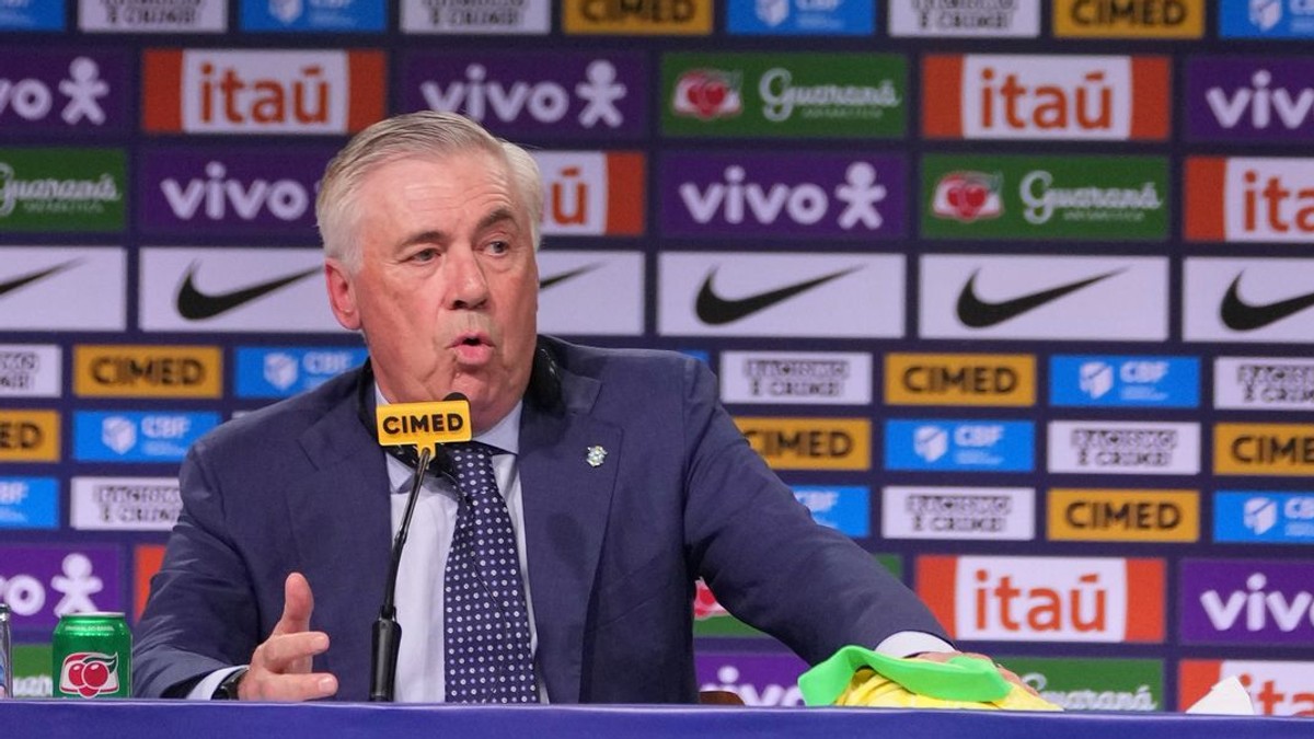 Carlo Ancelotti na tlačovej konferencii brazílskej reprezentácie.