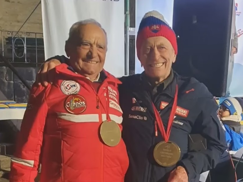 František Dolník (vpravo) so zlatou medailou.