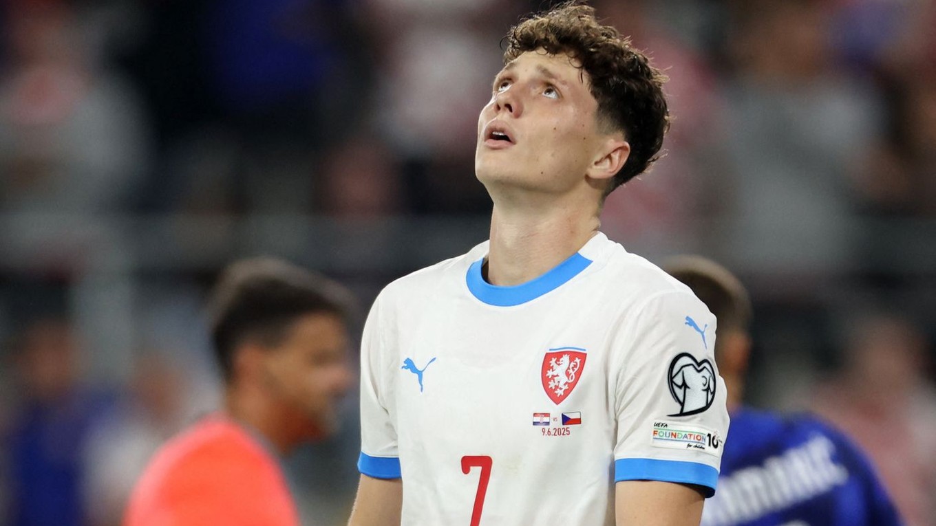 Český futbalista Ladislav Krejčí v zápase proti Chorvátsku v kvalifikácii MS 2026.