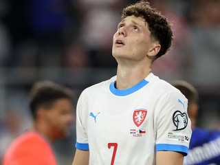 Český futbalista Ladislav Krejčí v zápase proti Chorvátsku v kvalifikácii MS 2026.