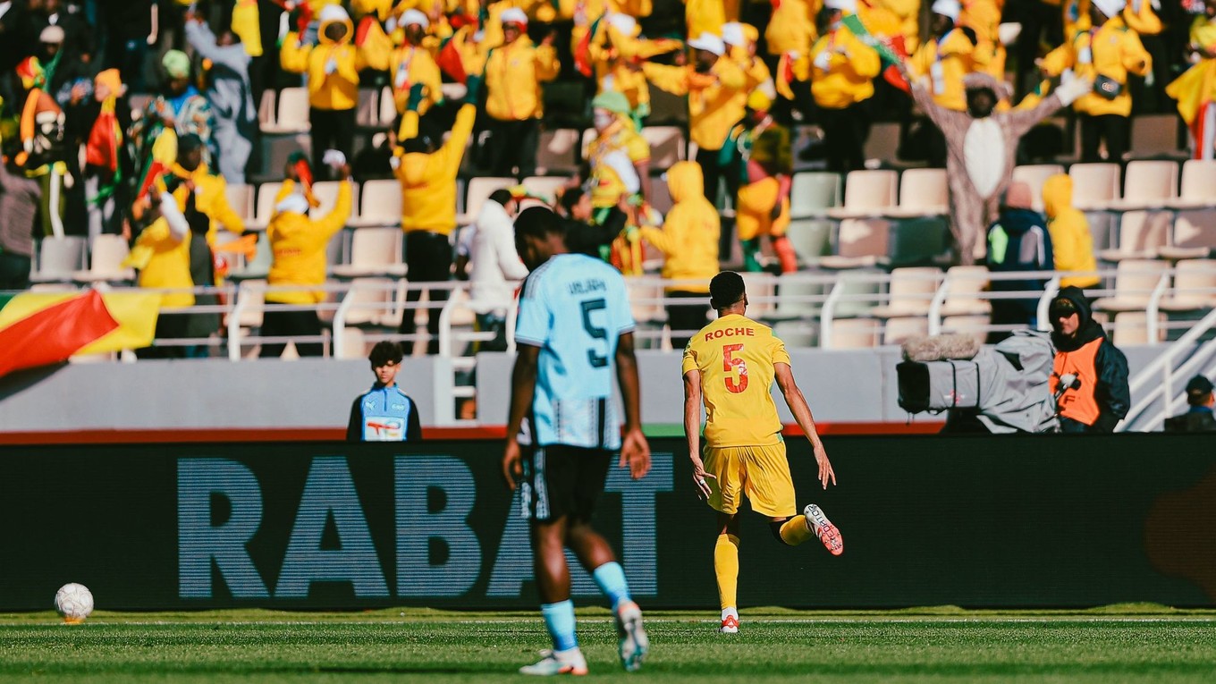 Yohan Roche sa teší z gólu.