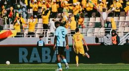 Yohan Roche sa teší z gólu.