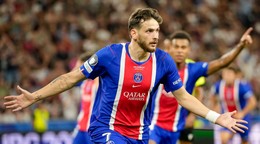 Futbalisti PSG oslavujú gól.
