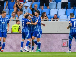 Futbalisti Slovana Bratislava sa tešia z gólu.