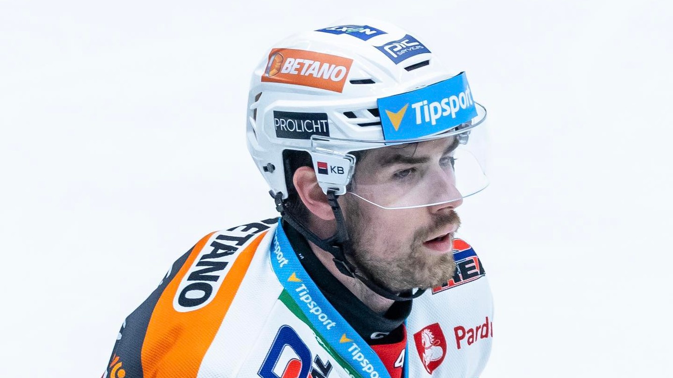 Peter Čerešňák v drese HC Dynamo Pardubice.