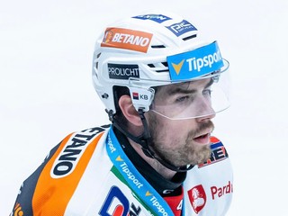 Peter Čerešňák v drese HC Dynamo Pardubice.