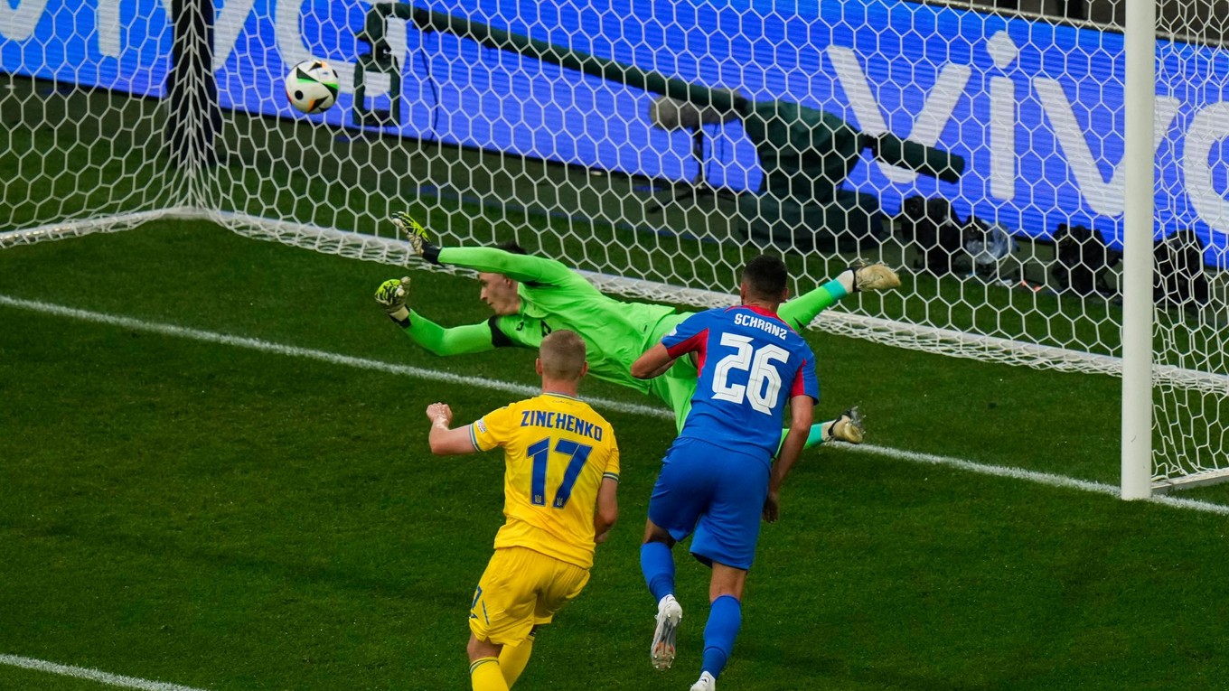 Ivan Schranz strieľa gól v zápase Slovensko - Ukrajina v skupine E na EURO 2024.