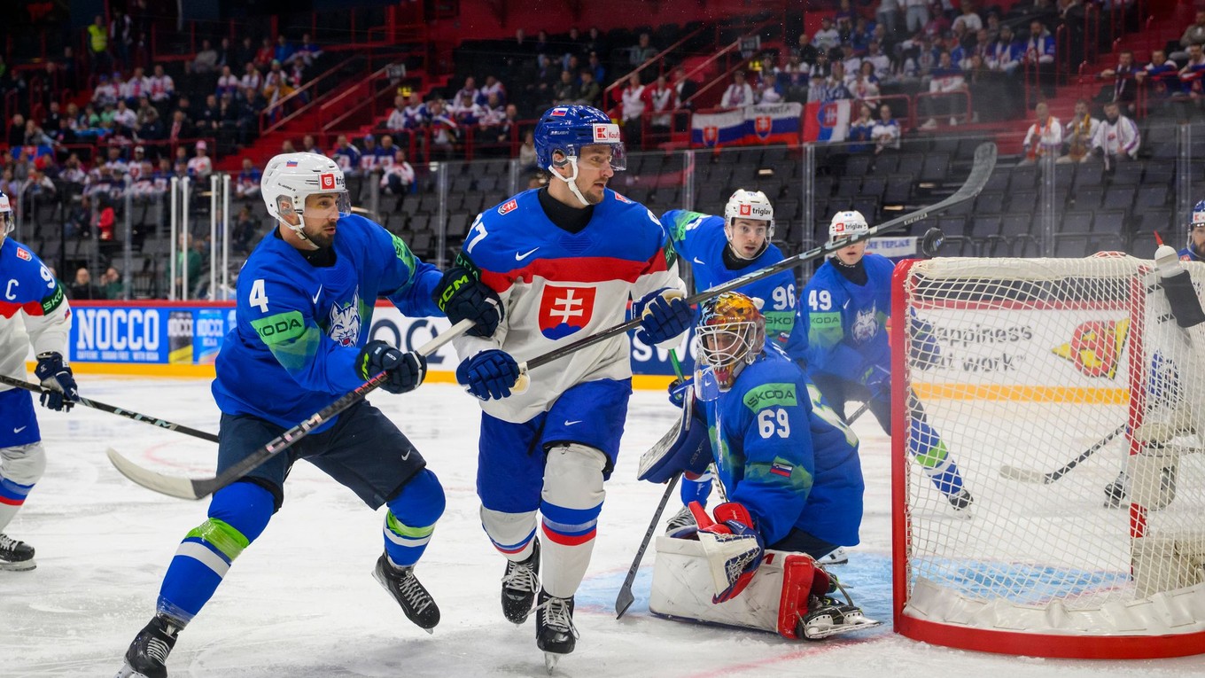 Pavol Regenda v zápase proti Slovinsku na MS v hokeji 2025.