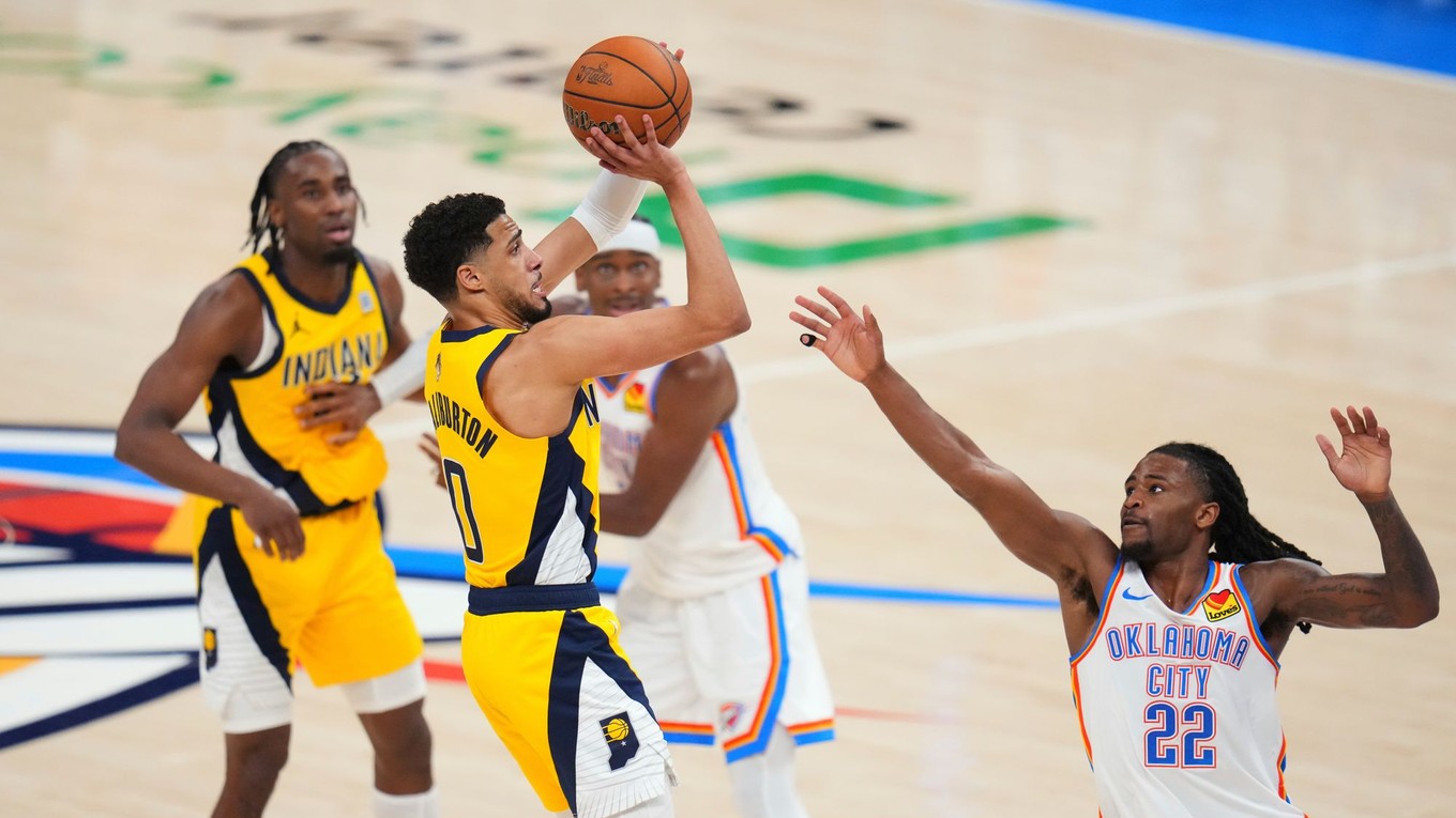 Tyrese Haliburton strieľa víťazný kôš v prvom zápase finále NBA