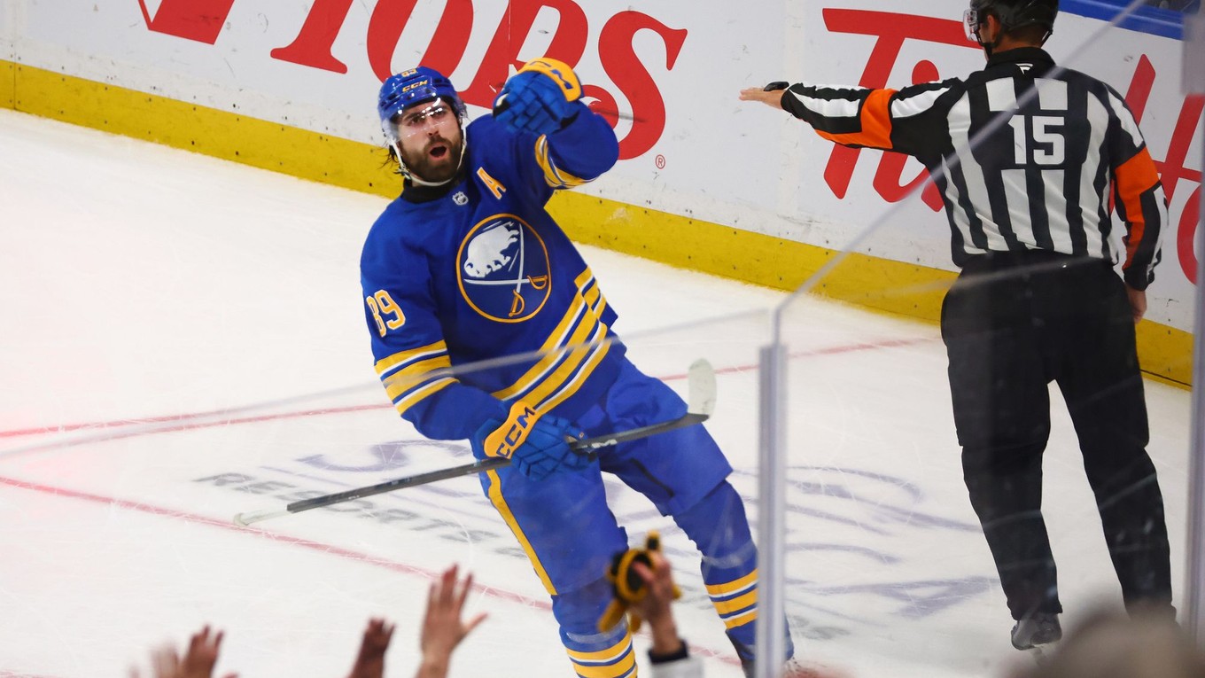  Alex Tuch