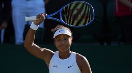 Japonská tenistka Naomi Osaková sa raduje z víťazstva nad Češkou Kateřinou Siniakovou.