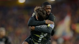 Chviča Kvaracchelija a Ousmane Dembelé sa tešia z gólu