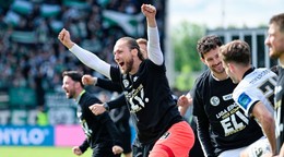 Hráči Elversbergu oslavujú postup do Bundesligy