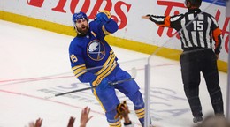  Alex Tuch