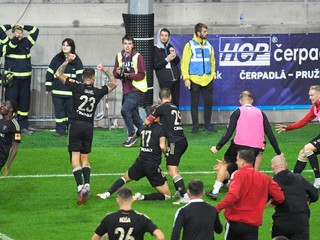 Na snímke radosť hráčov Trnavy po druhom góle v zápase proti ukrajinskému Dnipro-1.

