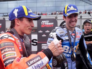 Alex Márquez (vpravo) a jeho brat Marc Márquez.