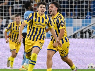 Futbalisti FC DAC 1904 Dunajská Streda oslavujú gól.
